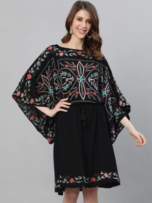 Kaftan dengan motif etnik